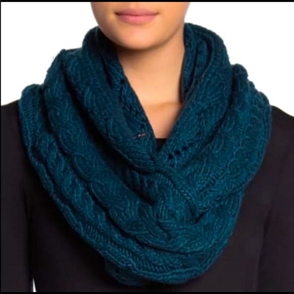 Michael Kors Luxe Teal Cable Knit Tassel Trim Poin - Picture 2 of 7